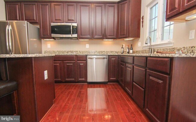 Building Photo - 7548 Honey Locust Ln
