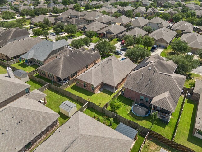 Building Photo - 636 Maple Point Dr E
