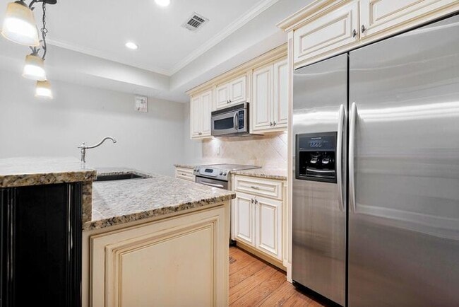 Building Photo - 7015 Blackthorn Ln