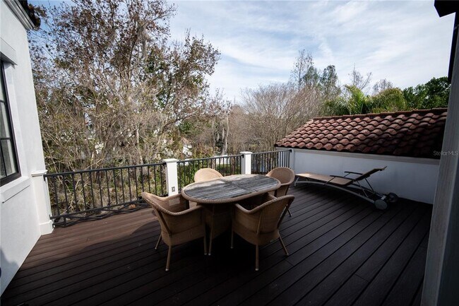 Building Photo - 719 Eastlawn Dr