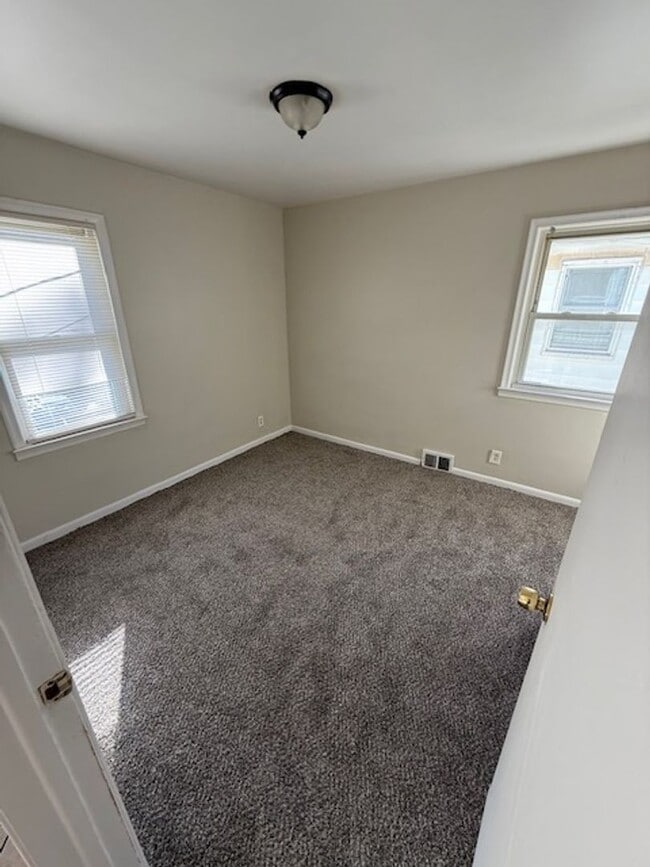 Building Photo - Come see your new home!