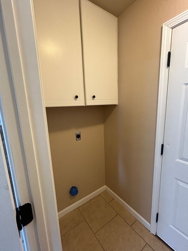 Building Photo - 3 bedroom NOW AVAILABLE in the MAC school ...