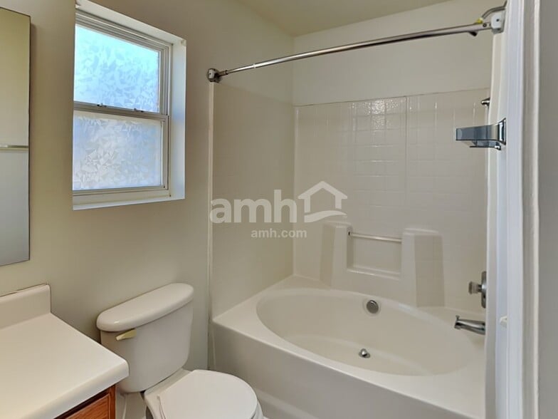 Building Photo - 8327 Rolling Meadows Ln