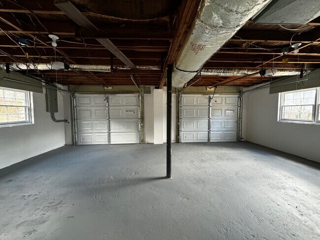 Building Photo - 215 Rivermont Rd