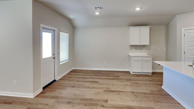 Building Photo - Very Nice 4 Bedroom 2 Bath Home in Yukon Schools