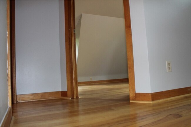 Building Photo - 480 Lansingville Rd