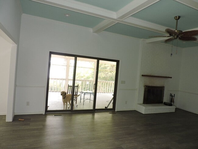 Building Photo - Email Linda@vacosold.com  or Call Office 8...