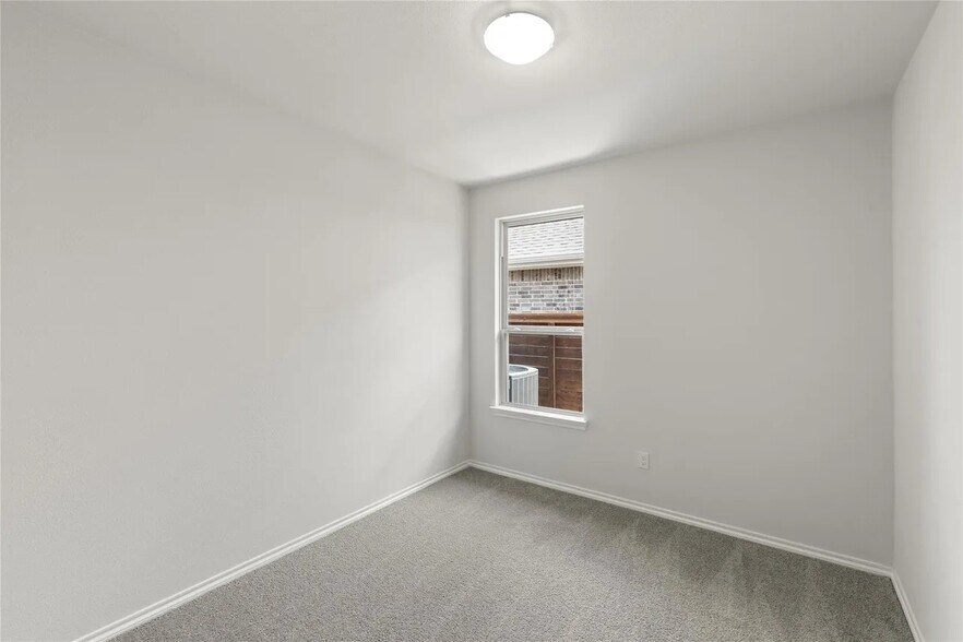 2nd BR - 2004 Poppy Way