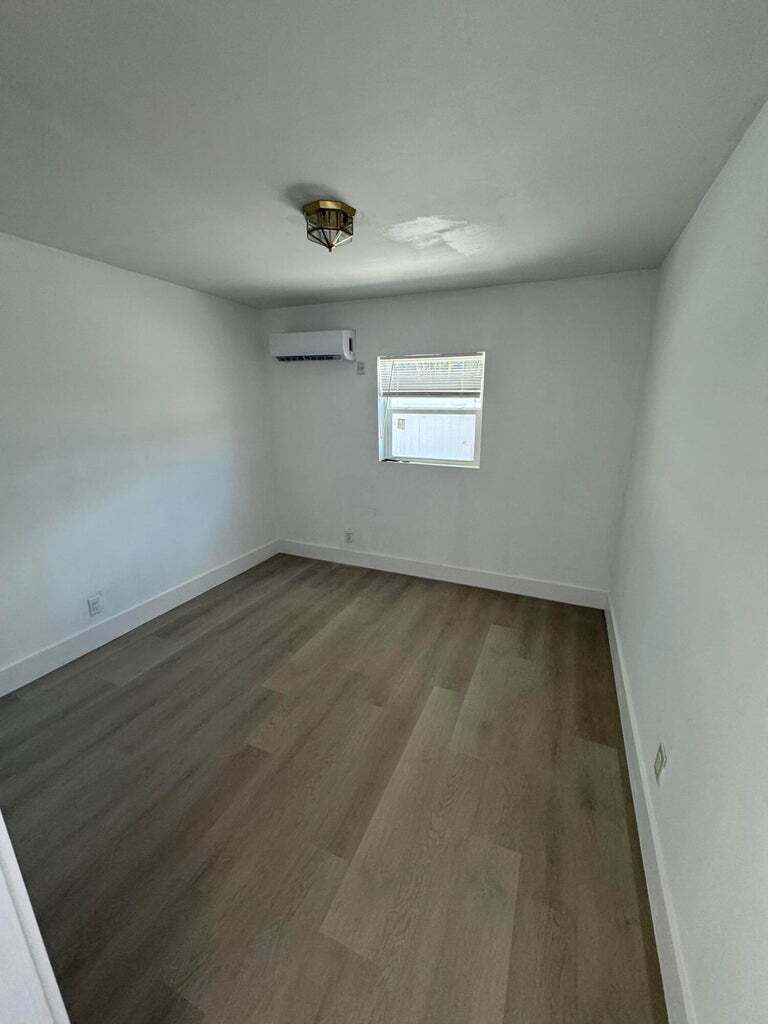 Building Photo - 330 Cypress Dr