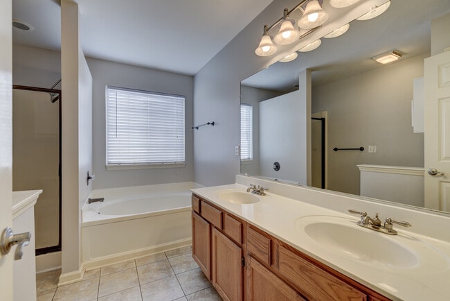 Building Photo - 3004 Helmsdale Ln