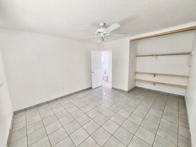 Building Photo - North Las Vegas Gem: 1-Bedroom, 1-bath Uni...