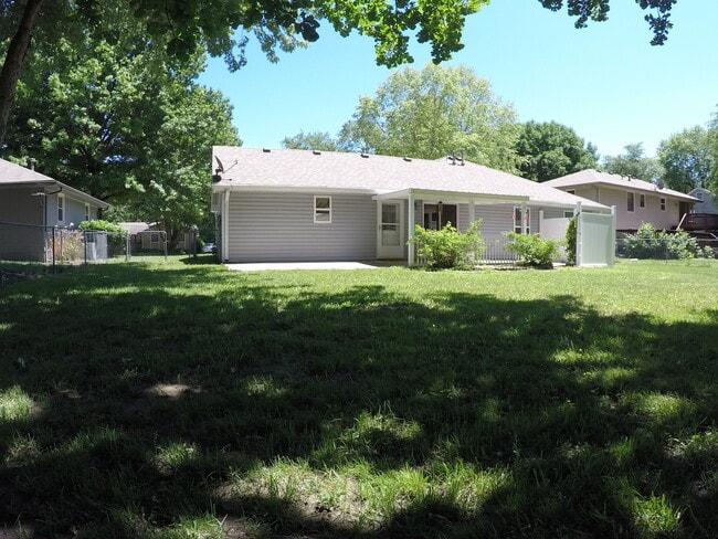 Building Photo - Cozy 3 Bedroom Ranch Home in Greenwood
