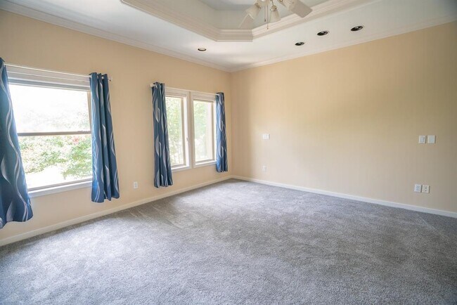 Building Photo - 5512 Val Verde St