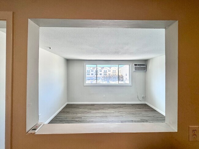 Building Photo - 50-58 Walnut Street Unit 11