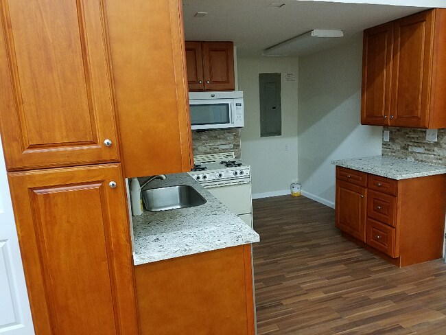 Building Photo - 3125 Hoover St