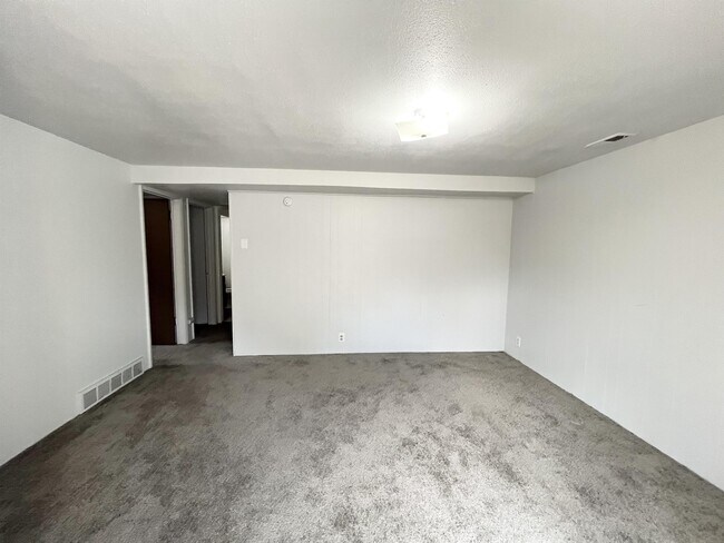 Building Photo - 1265 Crandall Ave S