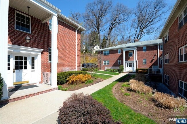 Building Photo - 20-30-30 Ridge Rd