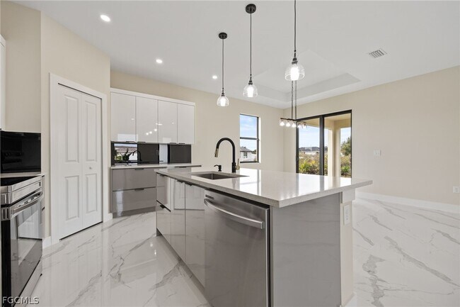 Building Photo - 2713 25th St SW