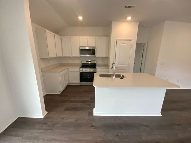 Building Photo - 8101 Donna Dr