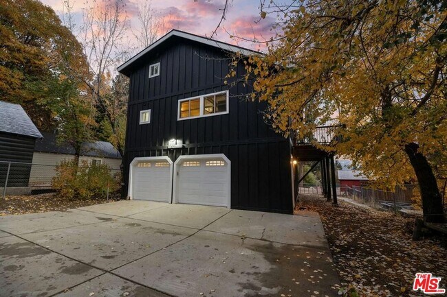 Building Photo - 993 Cameron Dr