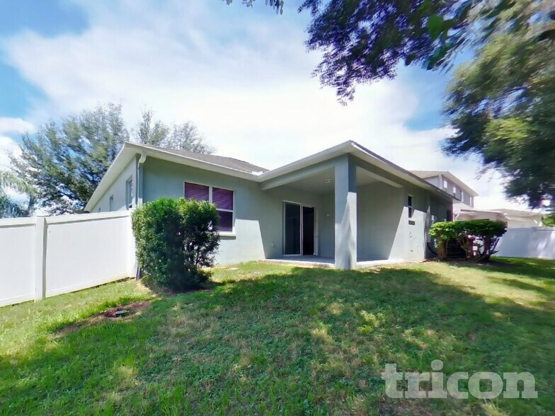 Building Photo - 14881 Edgemere Dr