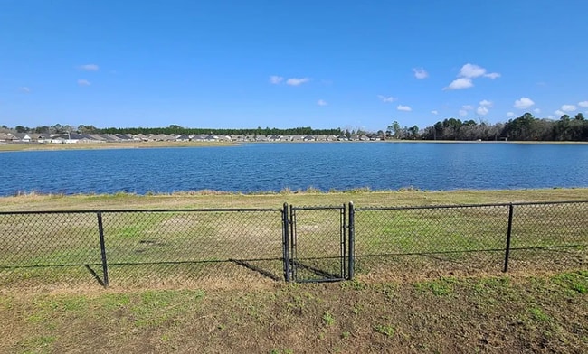 Building Photo - Charming 3-Bedroom Home with Lake Views and Modern Amenities in Hahira, GA