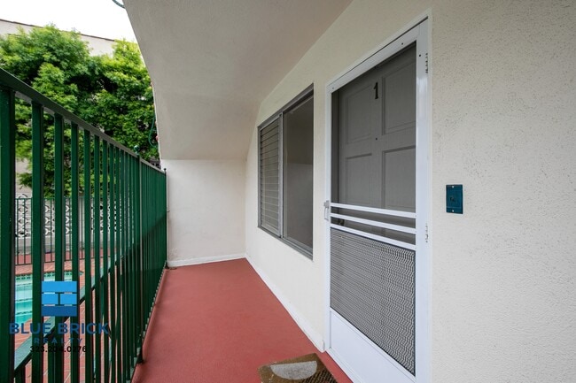 Building Photo - 426 Rexford Dr