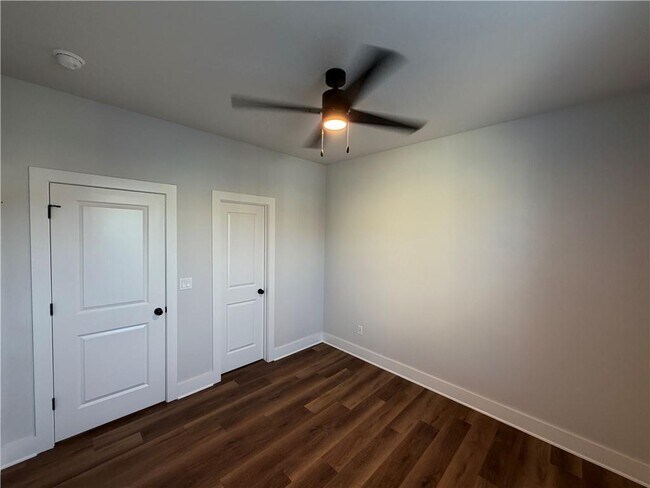 Building Photo - 1043 S Laramie Hts