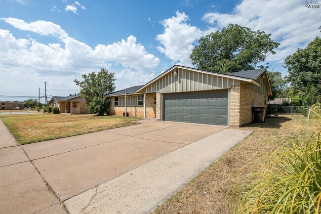 Building Photo - 9 Jo Ann Cir
