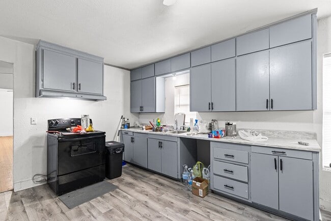 Building Photo - 1322 N Lincoln Ave