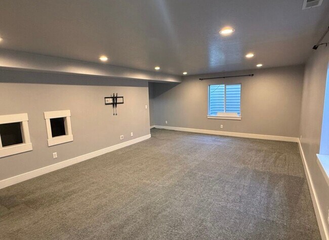 Building Photo - 7081 Hollow View Ct