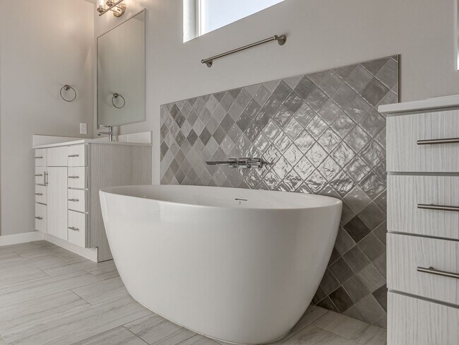 Building Photo - 508 NW 176th Terrace