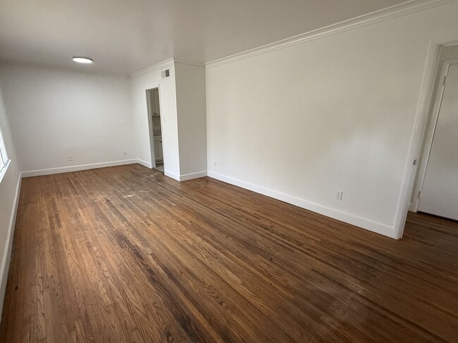 Building Photo - 914 Stratford Rd