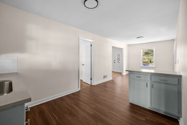 Building Photo - 1153 Linwood St