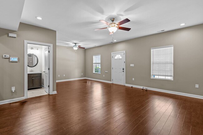 Building Photo - Beachside Living Just in Time for Summer!
