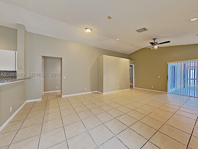 Building Photo - 1380 Presidio Dr