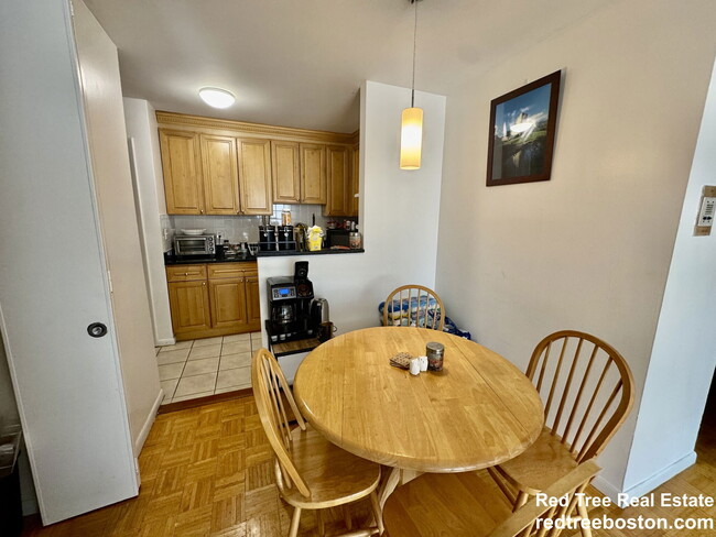 Building Photo - 2 Larose Pl