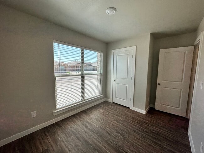 Building Photo - 2005 Aberdeen Ave