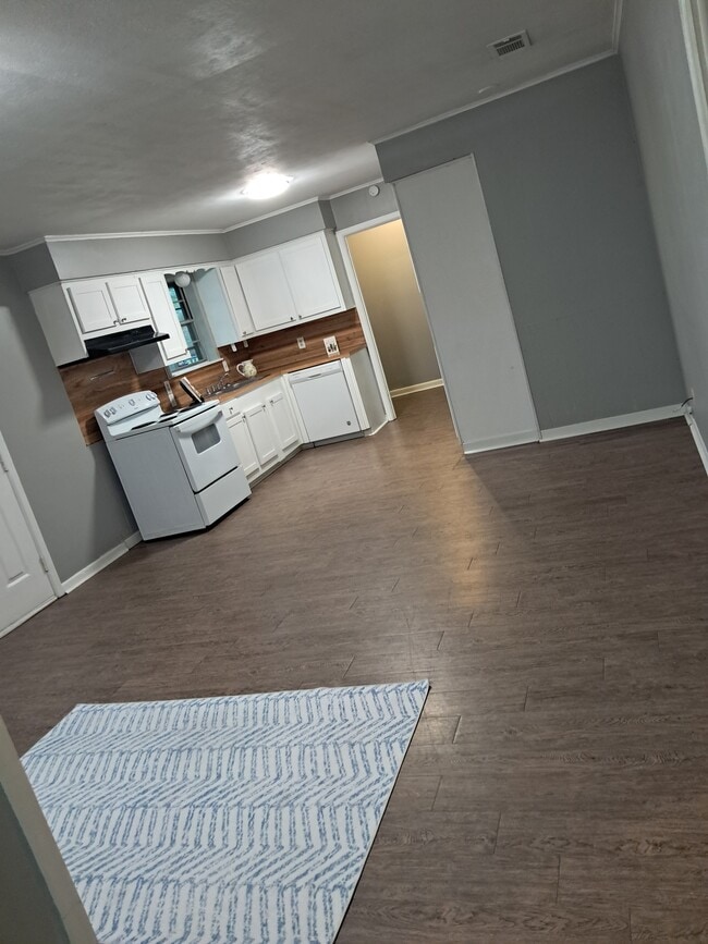 Building Photo - 12 Tulip Dr