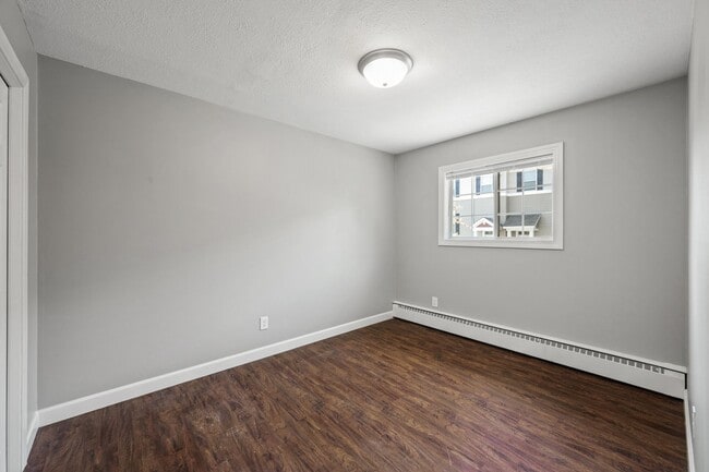 Building Photo - Spacious 1BR/1Bath apartment Available Ear...