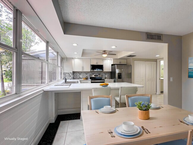 Building Photo - 3662 SW Sunset Trace Cir