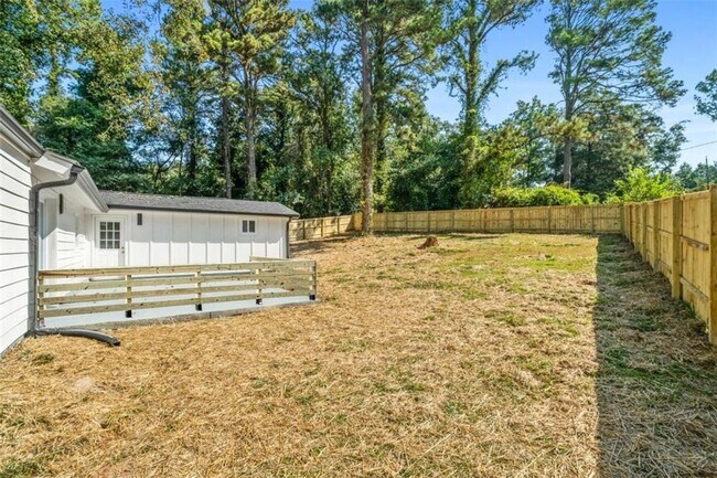 Building Photo - 1514 Peachcrest Rd