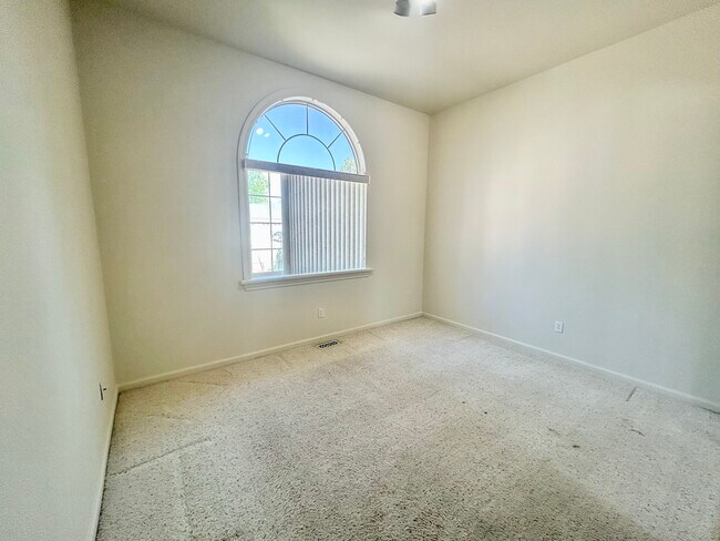 Building Photo - 924 Springfield Dr