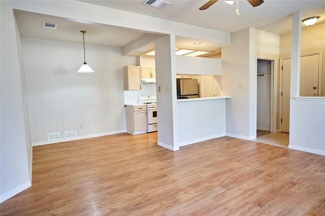 Building Photo - 508 Gregory Ct