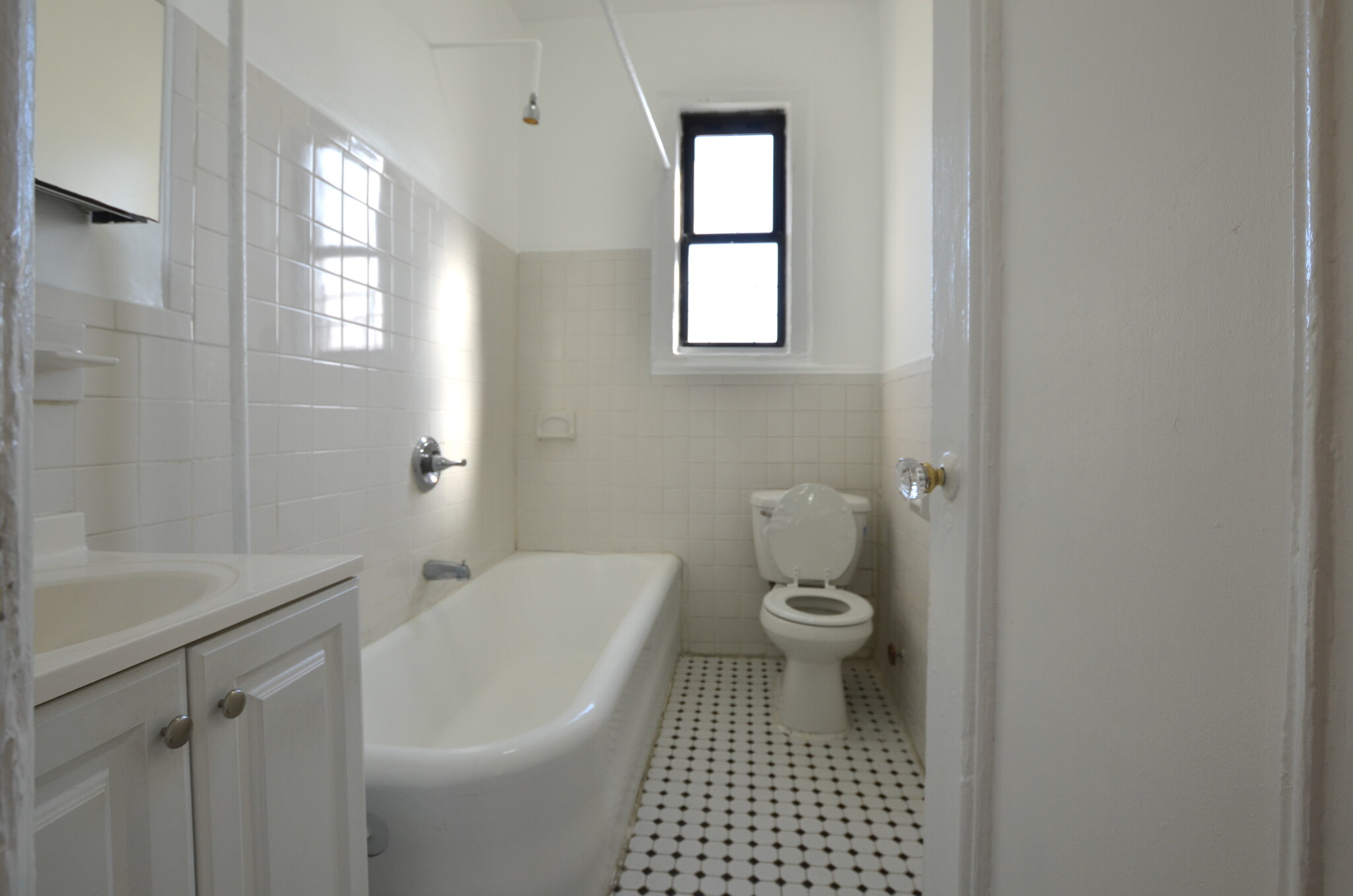 Building Photo - 121 E 38th St