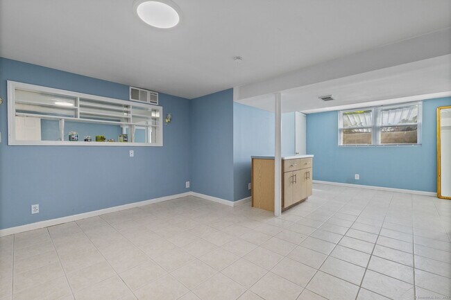 Building Photo - 67 Hicock Dr