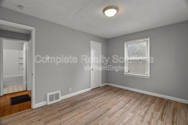 Building Photo - 7563 Haywood Dr