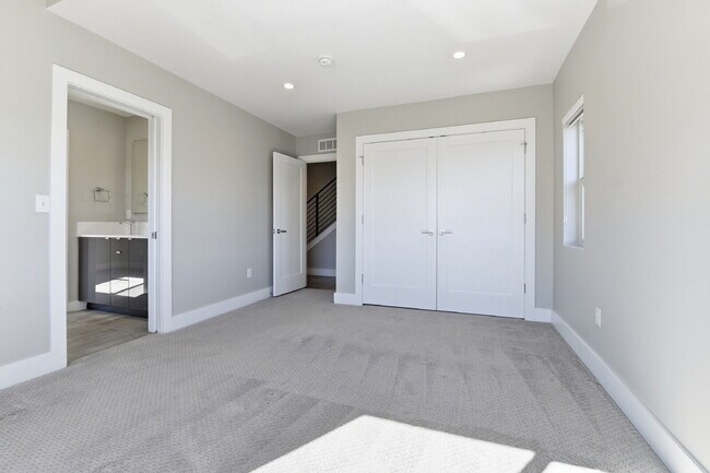 Building Photo - $5,640.95, $300 off the first month's rent, 4 Beds - 5 Bath, Townhouse in Denver with Office!