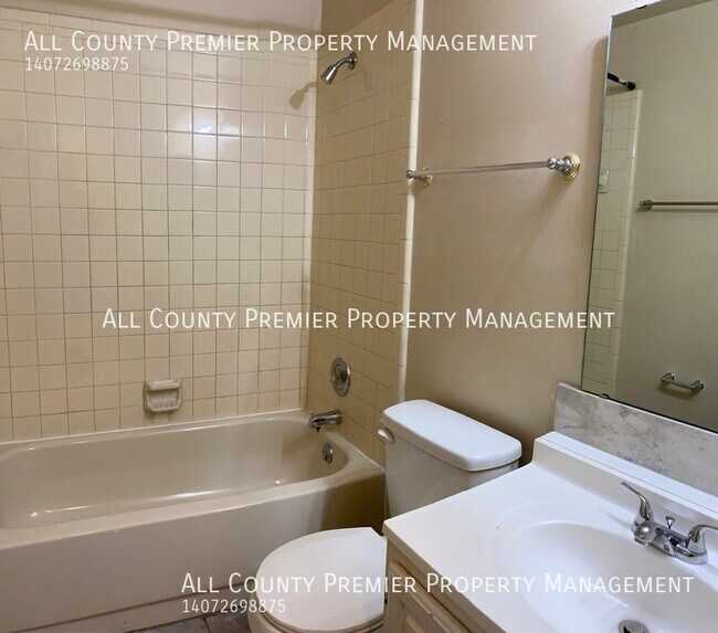 Building Photo - PENDING APPLICATION! Nice 2 Bedroom 2 Bath...