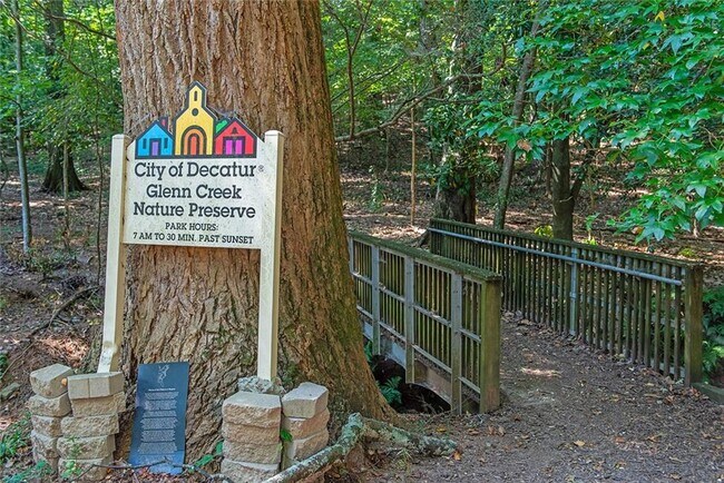 Building Photo - 408 Sycamore Dr